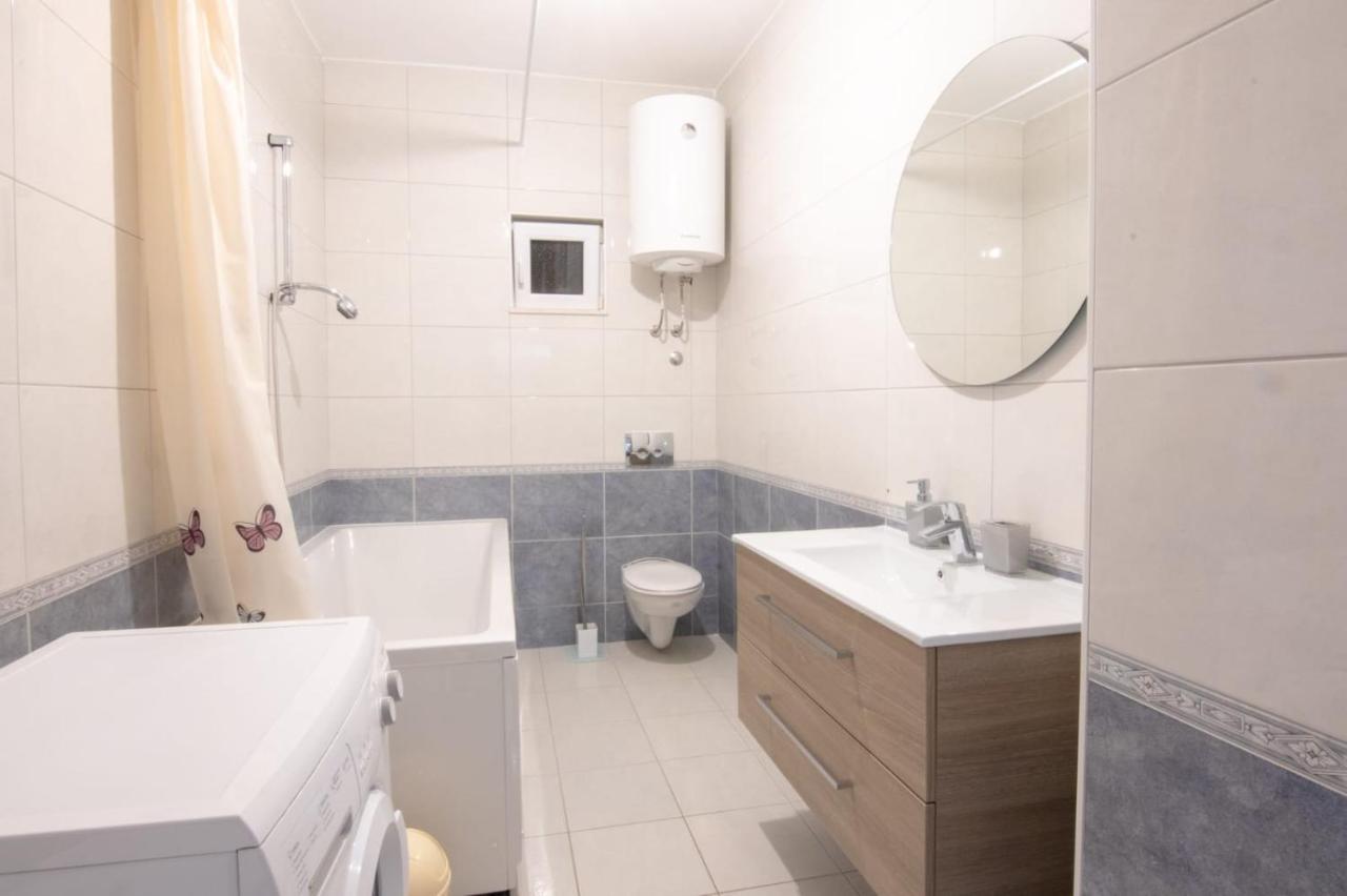 Apartment Cvita Free Beach Parking Makarska Exteriör bild