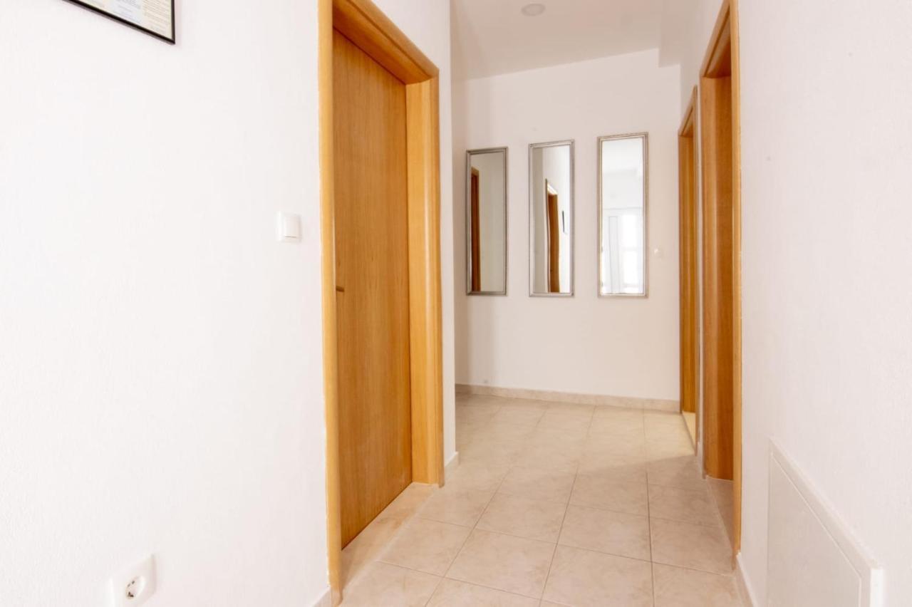 Apartment Cvita Free Beach Parking Makarska Exteriör bild