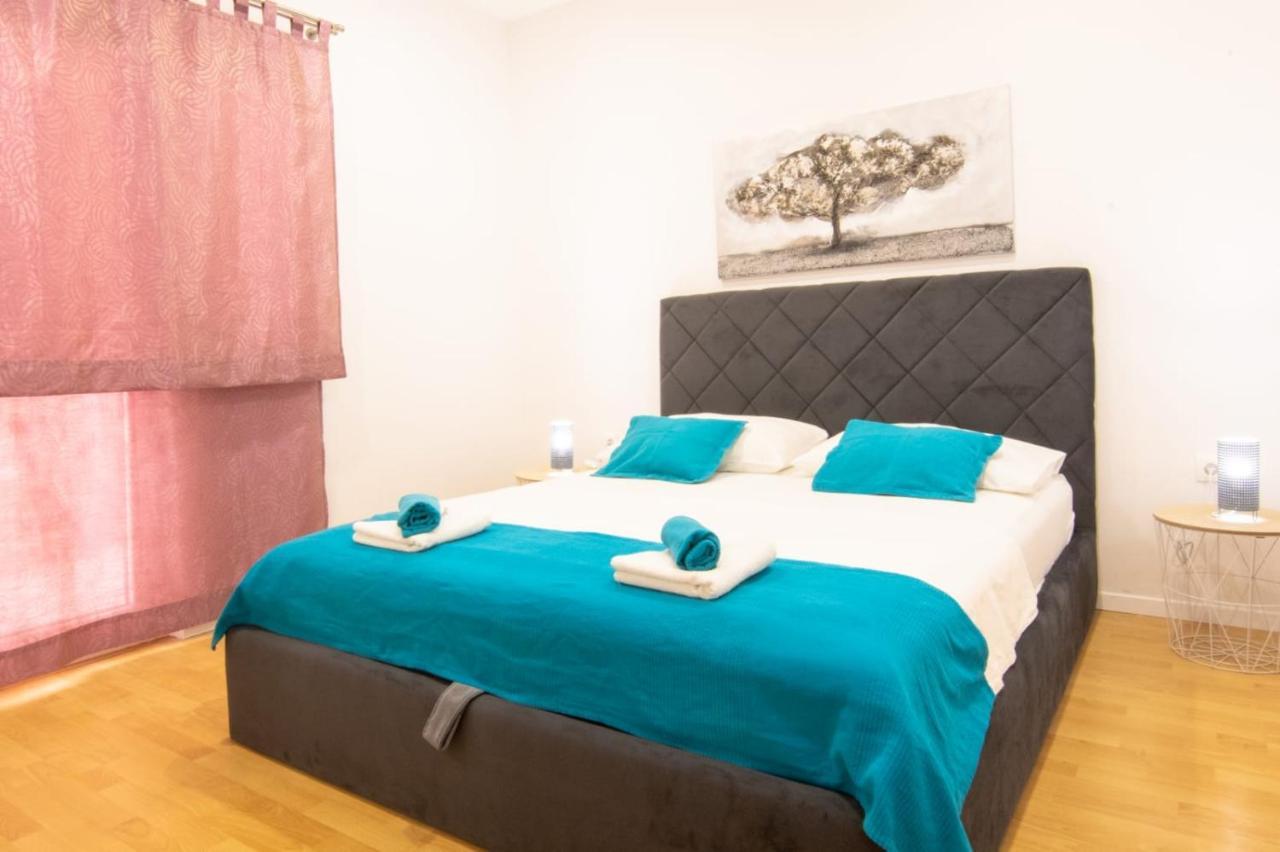 Apartment Cvita Free Beach Parking Makarska Exteriör bild