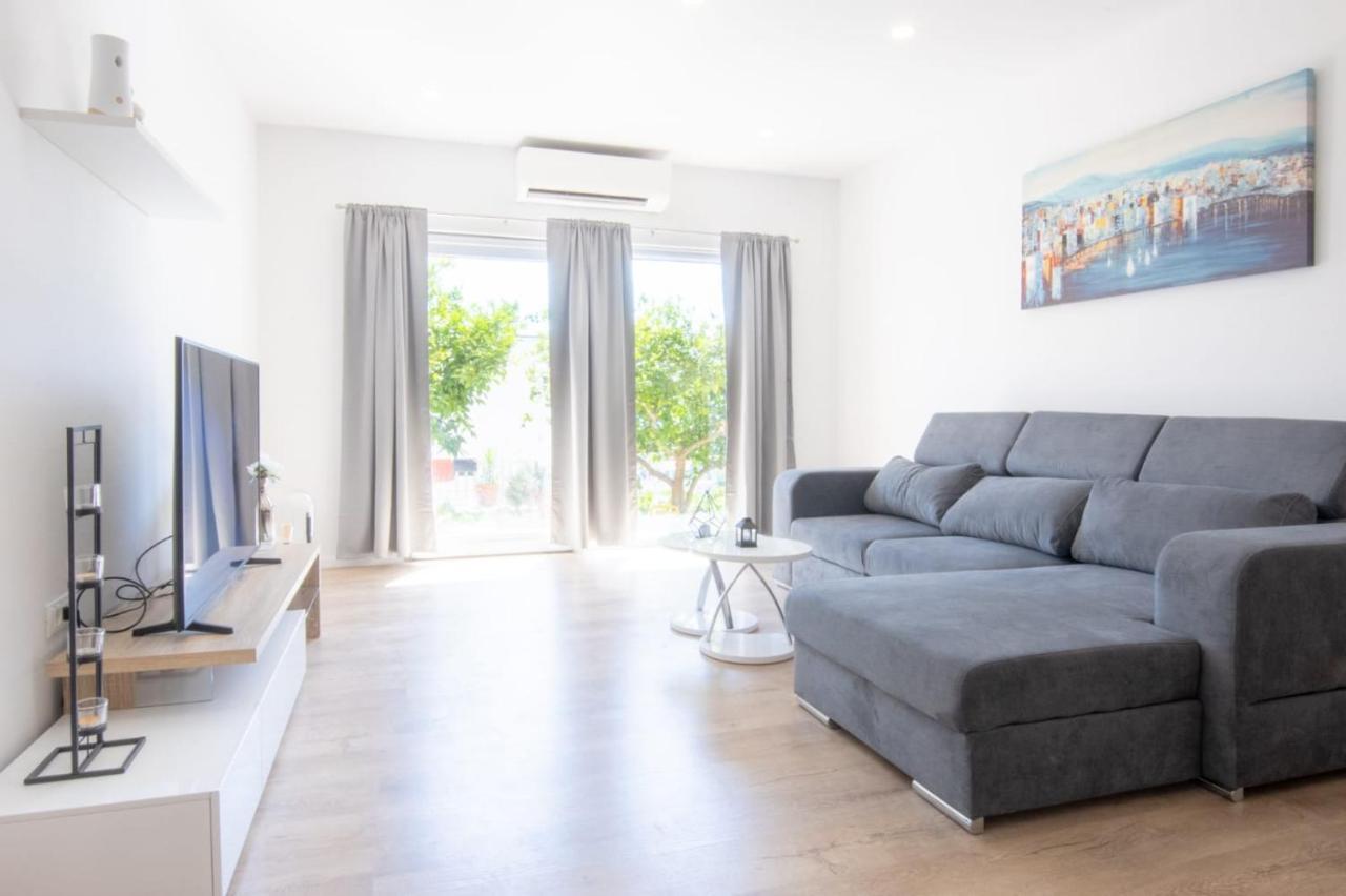 Apartment Cvita Free Beach Parking Makarska Exteriör bild