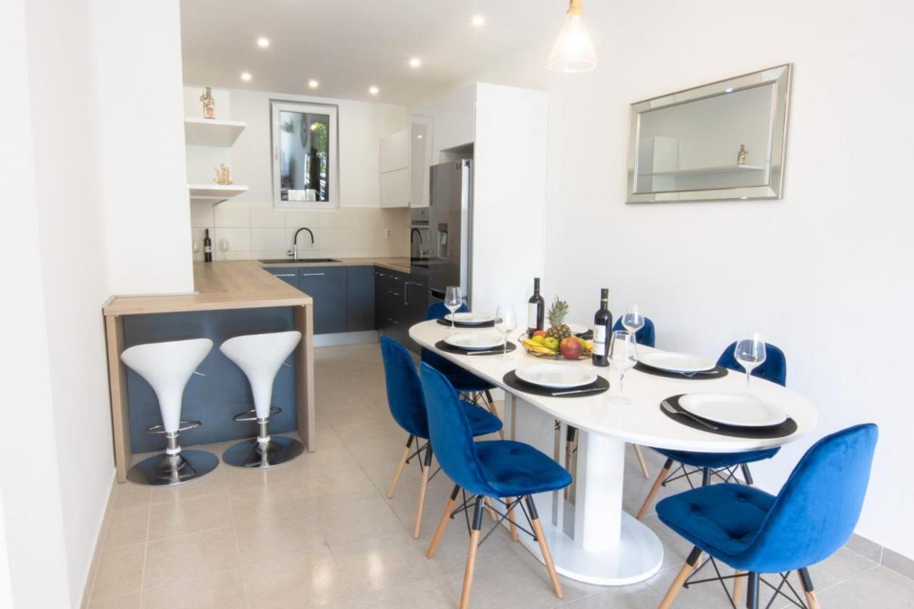 Apartment Cvita Free Beach Parking Makarska Exteriör bild