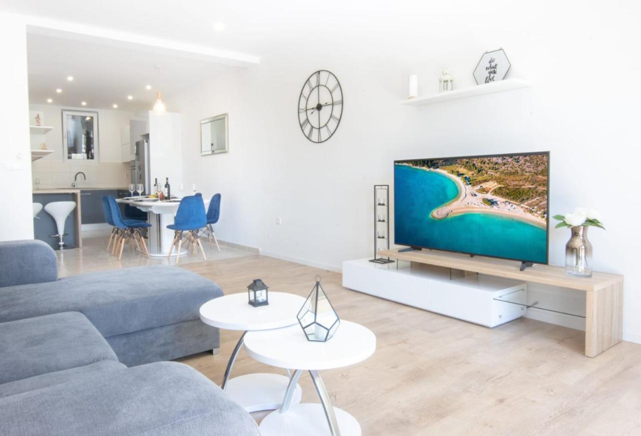 Apartment Cvita Free Beach Parking Makarska Exteriör bild
